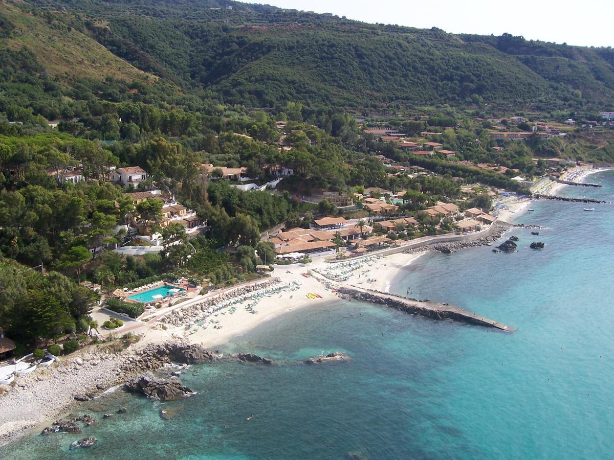 A Turri Hotel Capo Vaticano Exterior foto